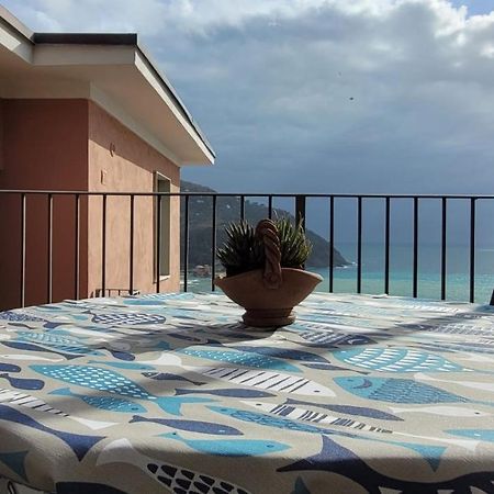 Апартаменты Ocean View Flat With Wi-Fi, Ac And Elevator To Town Леванто Экстерьер фото